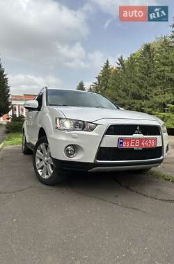 Внедорожник / Кроссовер Mitsubishi Outlander 2011 в 