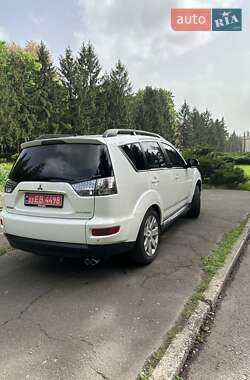 Внедорожник / Кроссовер Mitsubishi Outlander 2011 в 