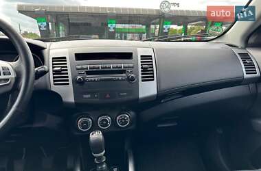 Внедорожник / Кроссовер Mitsubishi Outlander 2011 в 