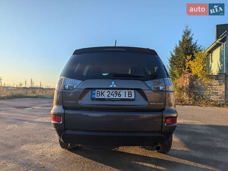 Внедорожник / Кроссовер Mitsubishi Outlander 2011 в Ровно фото 4 Внедорожник / Кроссовер Mitsubishi Outlander 2011 в Ровно