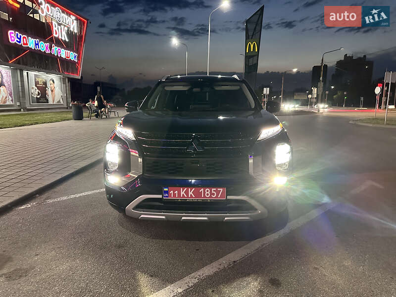 Внедорожник / Кроссовер Mitsubishi Outlander 2022 в Запорожье