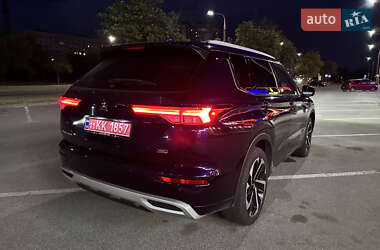 Внедорожник / Кроссовер Mitsubishi Outlander 2022 в 