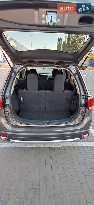Внедорожник / Кроссовер Mitsubishi Outlander 2017 в Николаеве