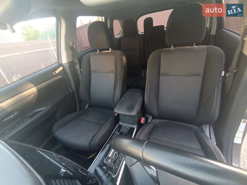 Внедорожник / Кроссовер Mitsubishi Outlander 2017 в Николаеве