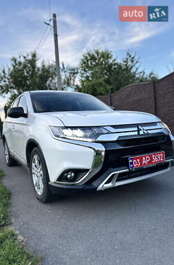 Позашляховик / Кросовер Mitsubishi Outlander 2017 в Рівному