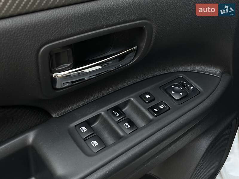 Позашляховик / Кросовер Mitsubishi Outlander 2015 в Вінниці