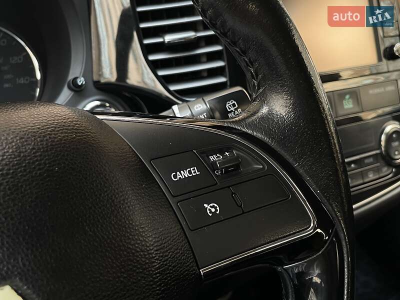 Позашляховик / Кросовер Mitsubishi Outlander 2015 в Вінниці