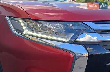 Внедорожник / Кроссовер Mitsubishi Outlander 2015 в 