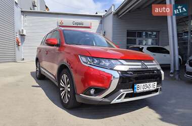 Внедорожник / Кроссовер Mitsubishi Outlander 2022 в 