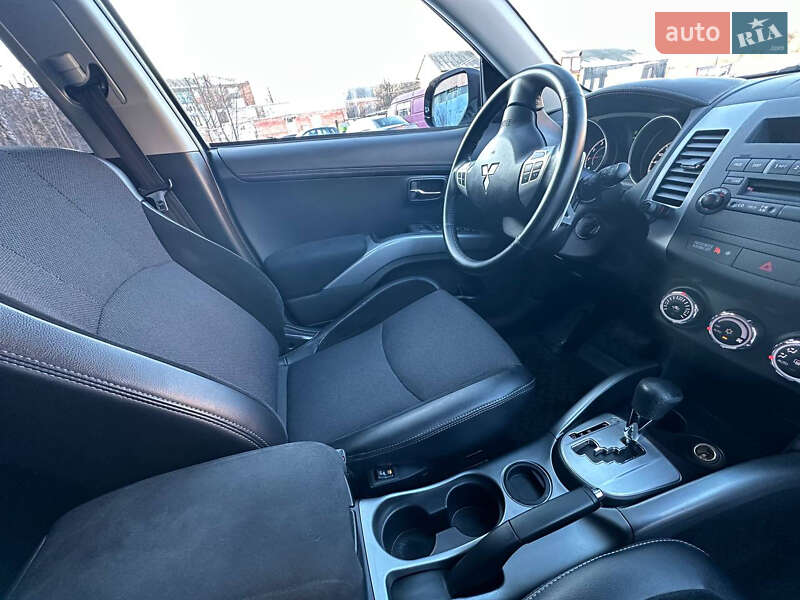 Позашляховик / Кросовер Mitsubishi Outlander 2010 в Києві