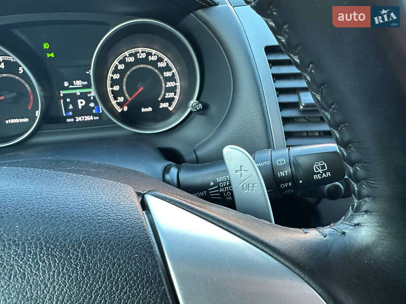 Позашляховик / Кросовер Mitsubishi Outlander 2010 в Києві