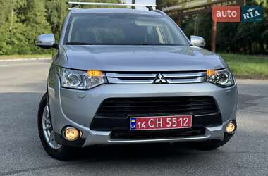Внедорожник / Кроссовер Mitsubishi Outlander 2015 в 