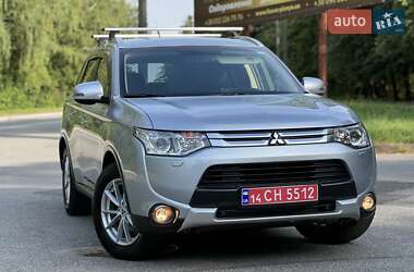 Внедорожник / Кроссовер Mitsubishi Outlander 2015 в 
