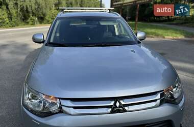 Внедорожник / Кроссовер Mitsubishi Outlander 2015 в 