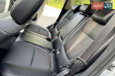 Внедорожник / Кроссовер Mitsubishi Outlander 2015 в 