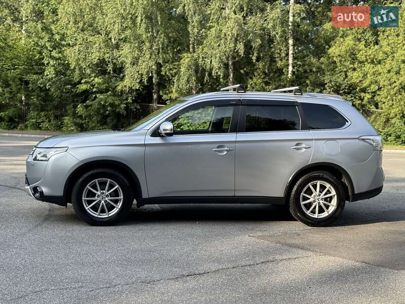 Внедорожник / Кроссовер Mitsubishi Outlander 2015 в Трускавце