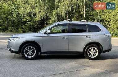 Внедорожник / Кроссовер Mitsubishi Outlander 2015 в 