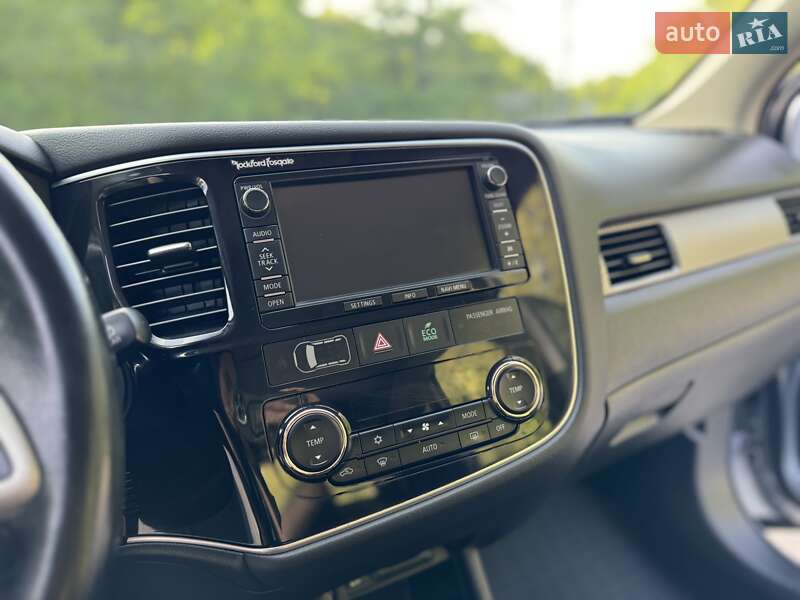Внедорожник / Кроссовер Mitsubishi Outlander 2015 в Трускавце