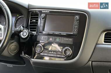 Внедорожник / Кроссовер Mitsubishi Outlander 2015 в 