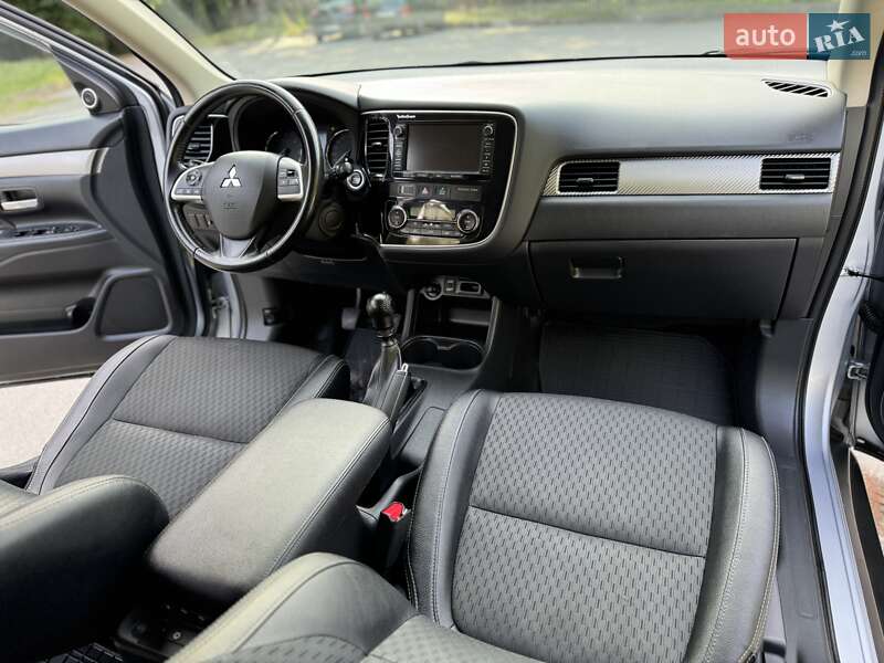 Внедорожник / Кроссовер Mitsubishi Outlander 2015 в Трускавце