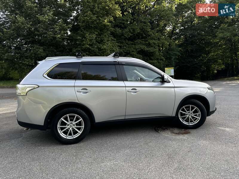 Внедорожник / Кроссовер Mitsubishi Outlander 2015 в Трускавце