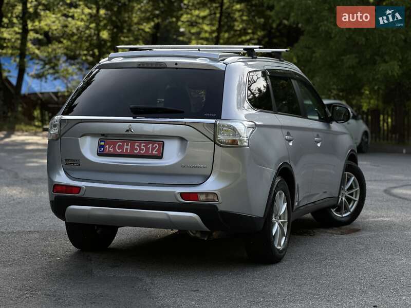 Внедорожник / Кроссовер Mitsubishi Outlander 2015 в Трускавце