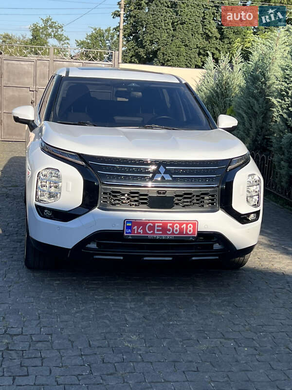 Mitsubishi Outlander 2023