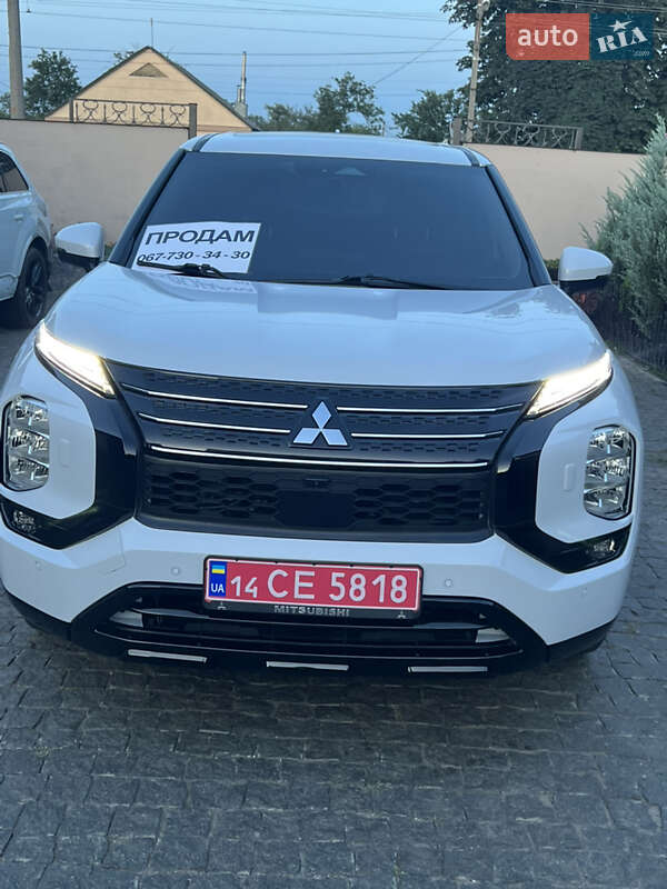 Внедорожник / Кроссовер Mitsubishi Outlander 2023 в Днепре