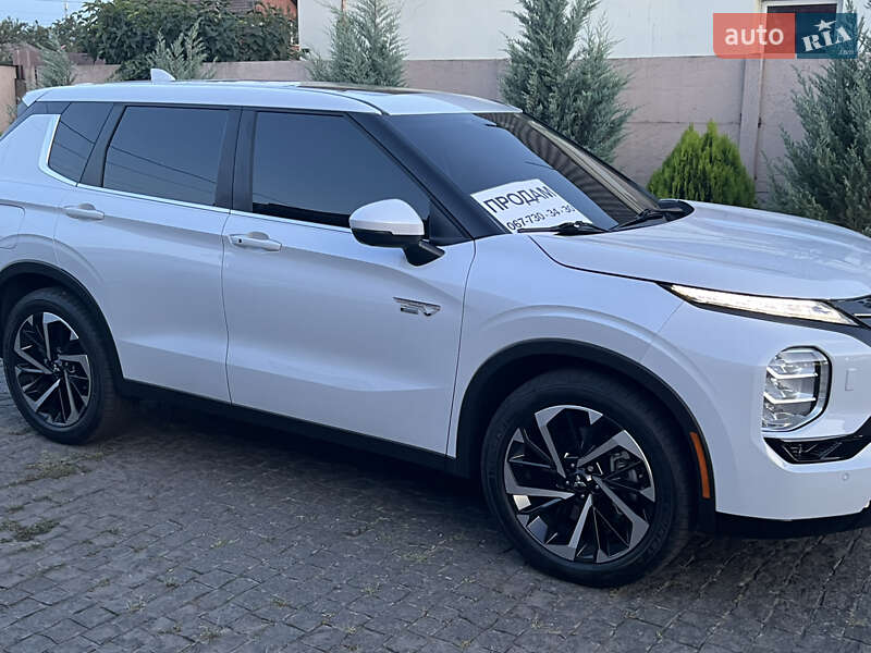 Внедорожник / Кроссовер Mitsubishi Outlander 2023 в Днепре