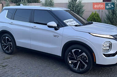 Внедорожник / Кроссовер Mitsubishi Outlander 2023 в 