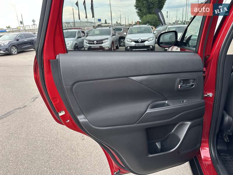 Внедорожник / Кроссовер Mitsubishi Outlander 2020 в Киеве