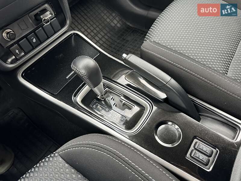 Внедорожник / Кроссовер Mitsubishi Outlander 2020 в Киеве