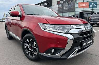 Внедорожник / Кроссовер Mitsubishi Outlander 2020 в Киеве