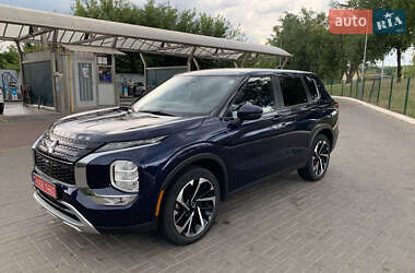 Внедорожник / Кроссовер Mitsubishi Outlander 2022 в 