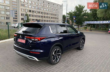 Внедорожник / Кроссовер Mitsubishi Outlander 2022 в 