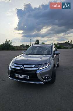 Позашляховик / Кросовер Mitsubishi Outlander 2017 в Тростянці