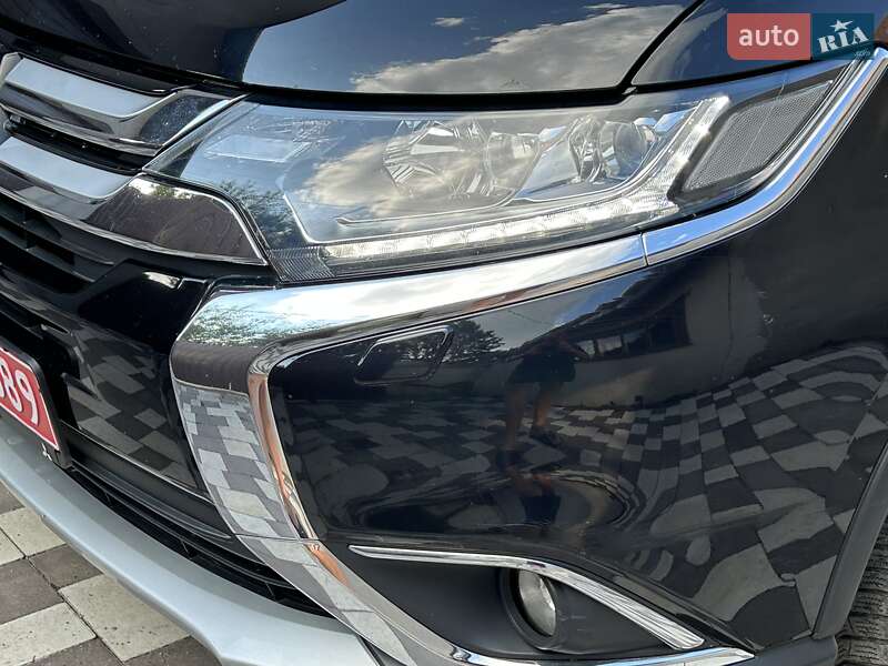 Внедорожник / Кроссовер Mitsubishi Outlander 2015 в Ровно
