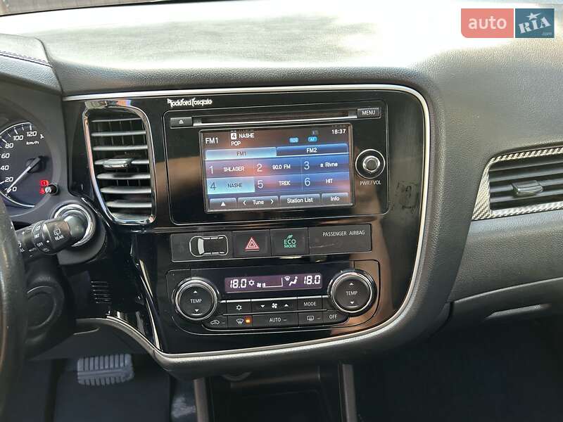 Внедорожник / Кроссовер Mitsubishi Outlander 2015 в Ровно