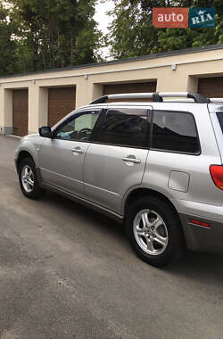 Позашляховик / Кросовер Mitsubishi Outlander 2002 в 