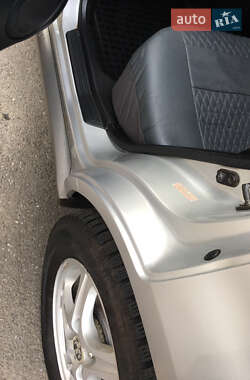 Позашляховик / Кросовер Mitsubishi Outlander 2002 в 