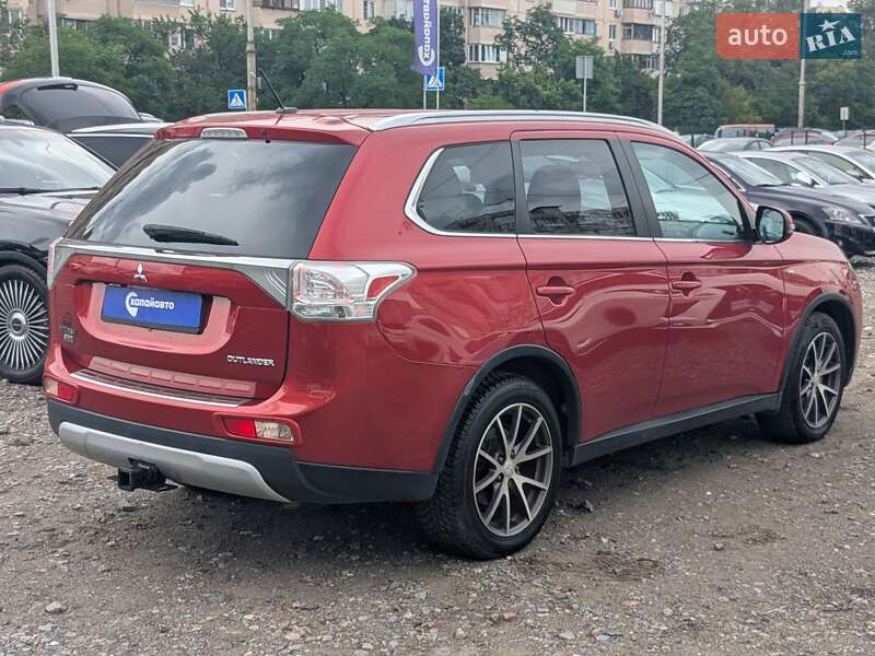 Внедорожник / Кроссовер Mitsubishi Outlander 2014 в Киеве