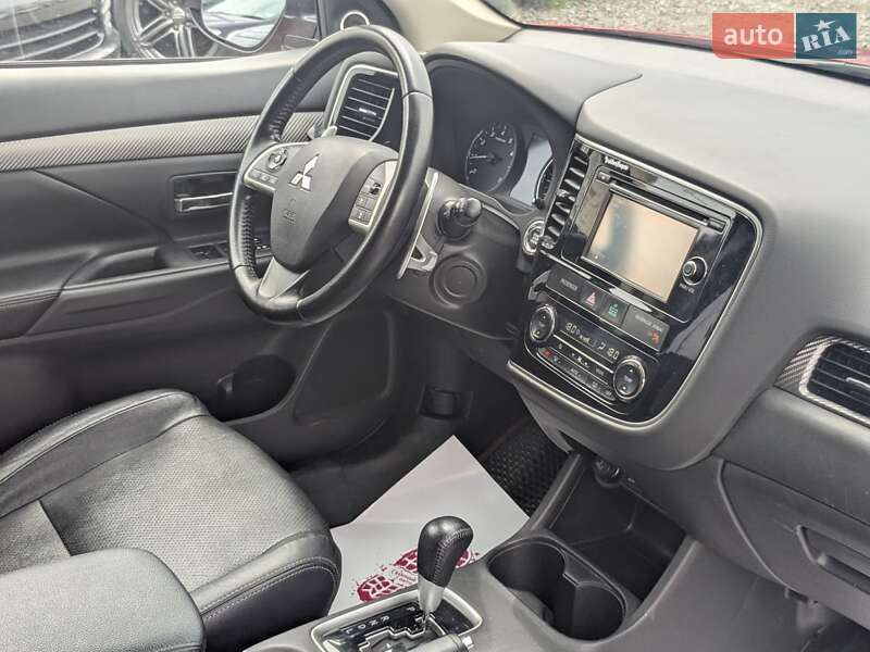 Внедорожник / Кроссовер Mitsubishi Outlander 2014 в Киеве