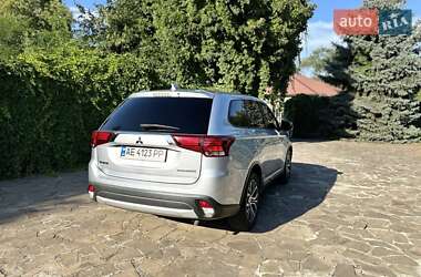 Внедорожник / Кроссовер Mitsubishi Outlander 2017 в 