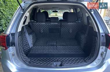 Внедорожник / Кроссовер Mitsubishi Outlander 2017 в 