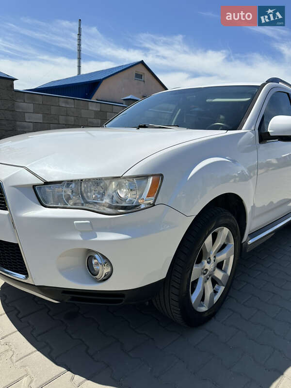 Внедорожник / Кроссовер Mitsubishi Outlander 2011 в Дубно