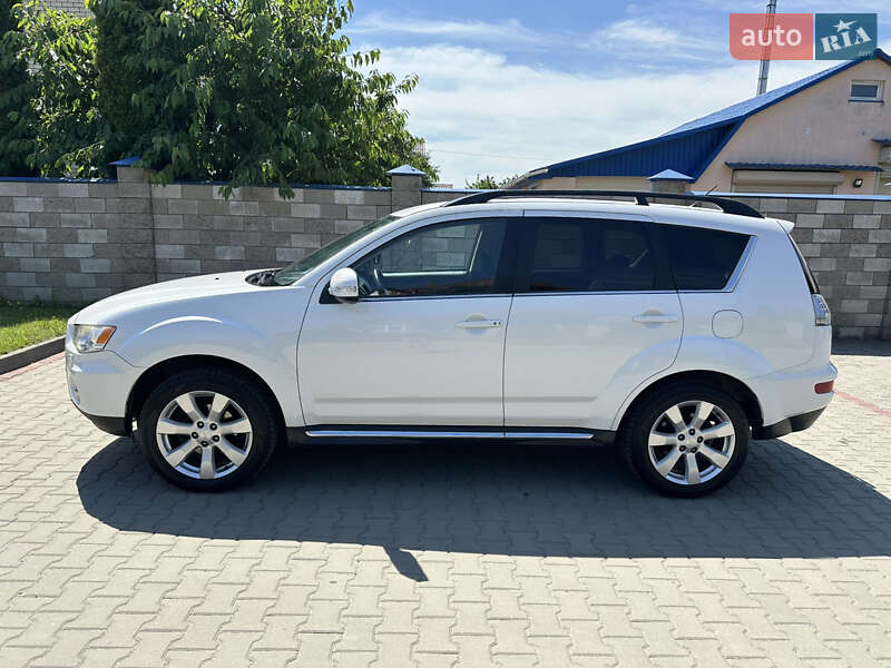 Внедорожник / Кроссовер Mitsubishi Outlander 2011 в Дубно