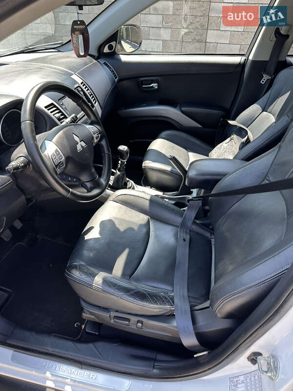 Внедорожник / Кроссовер Mitsubishi Outlander 2011 в Дубно
