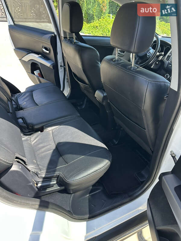 Внедорожник / Кроссовер Mitsubishi Outlander 2011 в Дубно