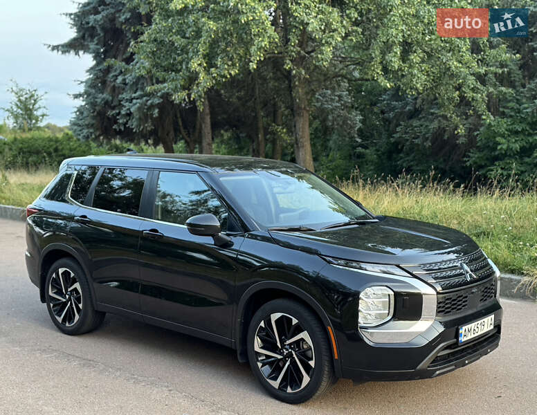 Внедорожник / Кроссовер Mitsubishi Outlander 2022 в Житомире