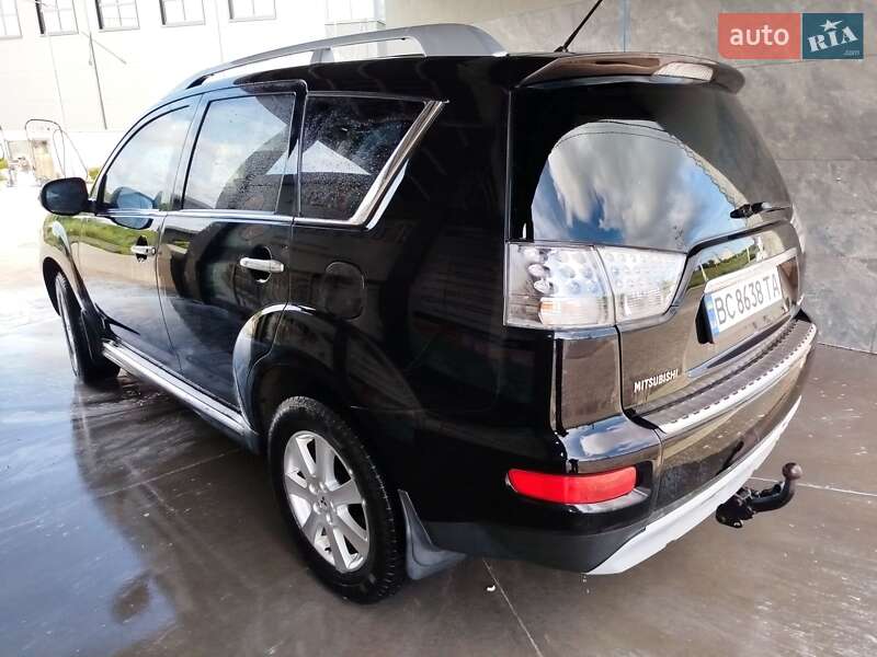 Позашляховик / Кросовер Mitsubishi Outlander 2010 в Золочеві
